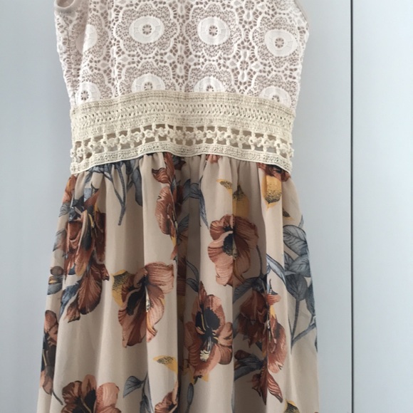 Lace floral dress size medium - Picture 8 of 10